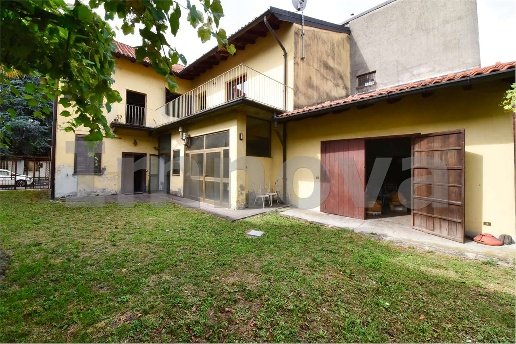 casa indipendente in vendita a Cesano Maderno in zona Binzago