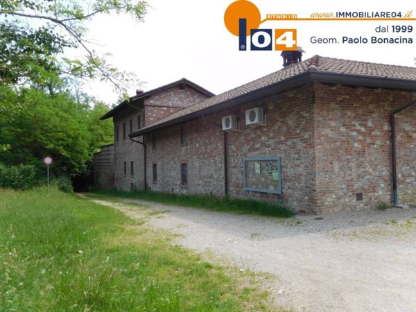 negozio in vendita a Cesano Maderno in zona Cassina Savina