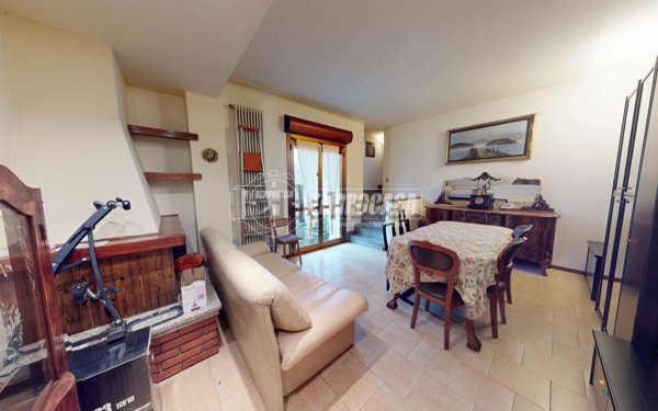 casa indipendente in vendita a Cesano Maderno in zona Binzago