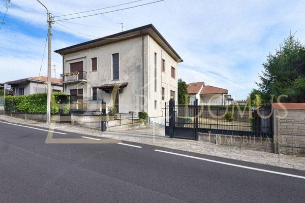 appartamento in vendita a Cesano Maderno in zona Binzago