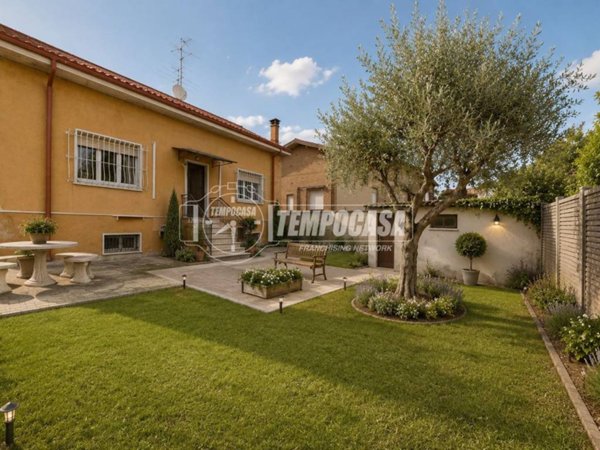 appartamento in vendita a Cesano Maderno in zona Cassina Savina