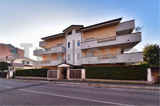 appartamento in vendita a Cesano Maderno in zona Cassina Savina