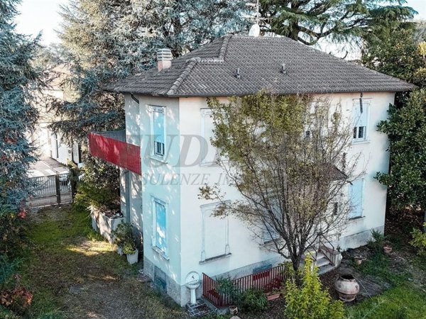 casa indipendente in vendita a Cesano Maderno in zona Binzago