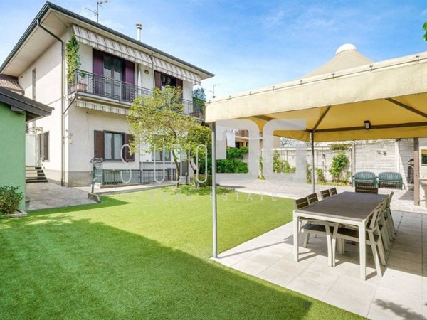 casa indipendente in vendita a Cesano Maderno in zona Binzago