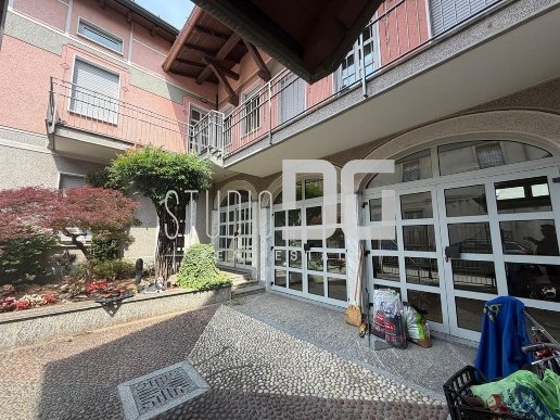 casa indipendente in vendita a Cesano Maderno in zona Binzago