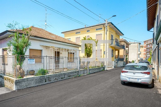 casa indipendente in vendita a Cesano Maderno in zona Cassina Savina