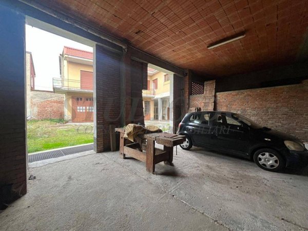 casa indipendente in vendita a Cesano Maderno in zona Binzago