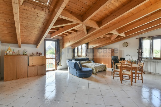 casa indipendente in vendita a Cesano Maderno in zona Cassina Savina