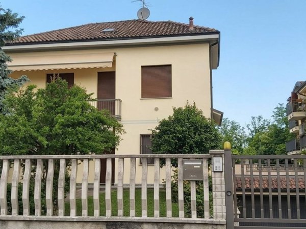 casa indipendente in vendita a Cesano Maderno in zona Cassina Savina