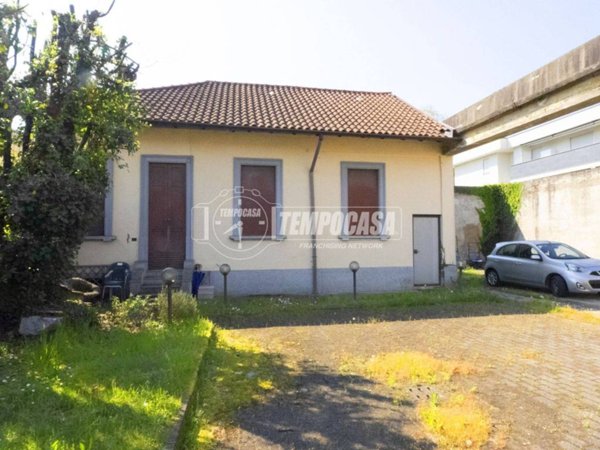 casa indipendente in vendita a Cesano Maderno in zona Cassina Savina