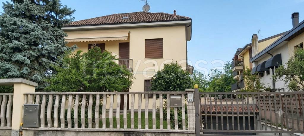 casa indipendente in vendita a Cesano Maderno in zona Cassina Savina