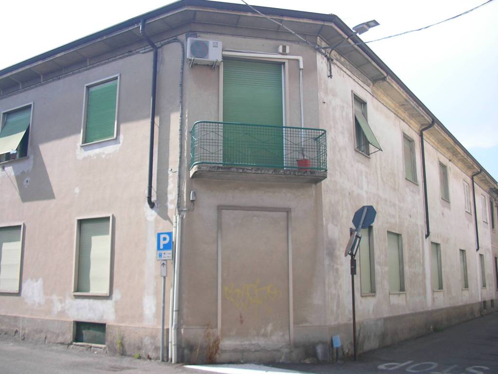 casa indipendente in vendita a Cesano Maderno in zona Binzago