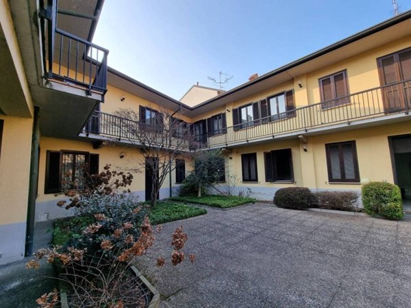 intera palazzina in vendita a Cesano Maderno in zona Binzago