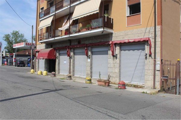 locale commerciale in vendita a Cesano Maderno in zona Cassina Savina