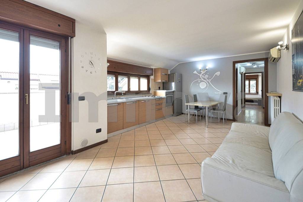 appartamento in vendita a Cesano Maderno in zona Cassina Savina