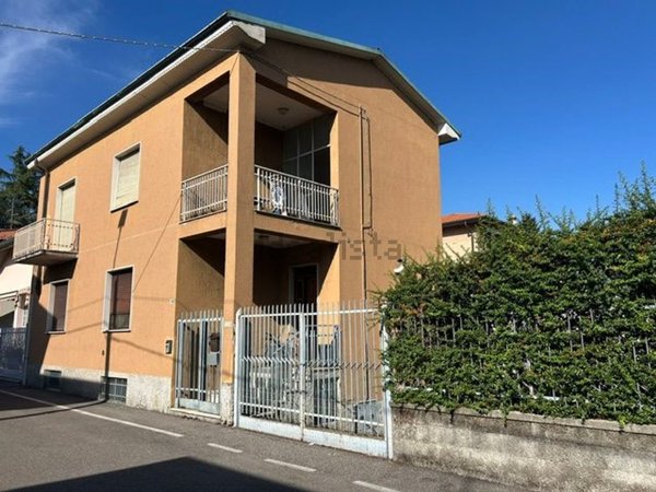 appartamento in vendita a Cesano Maderno in zona Binzago