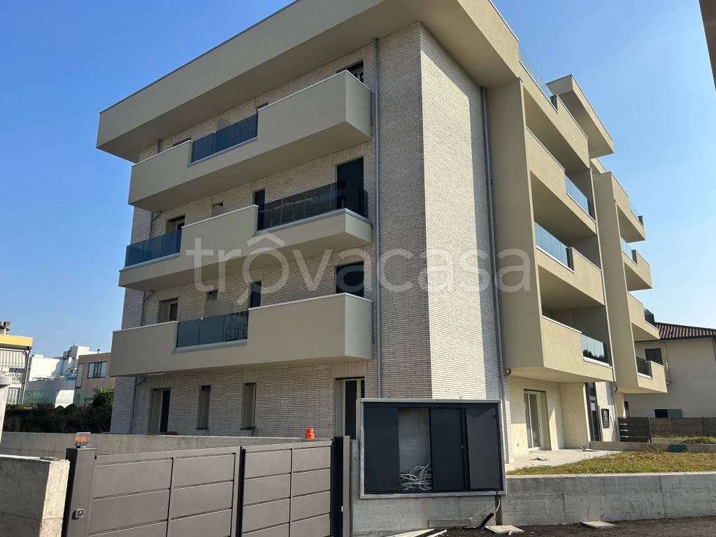 appartamento in vendita a Cesano Maderno in zona Cassina Savina