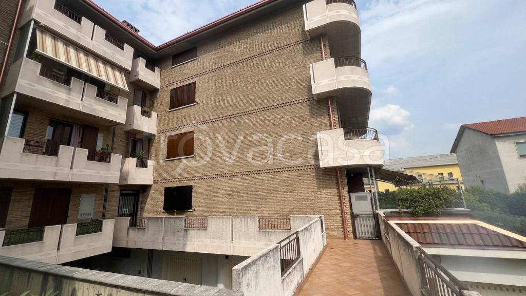 appartamento in vendita a Cesano Maderno in zona Cassina Savina