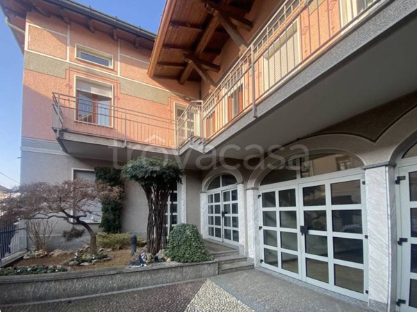 casa indipendente in vendita a Cesano Maderno in zona Binzago