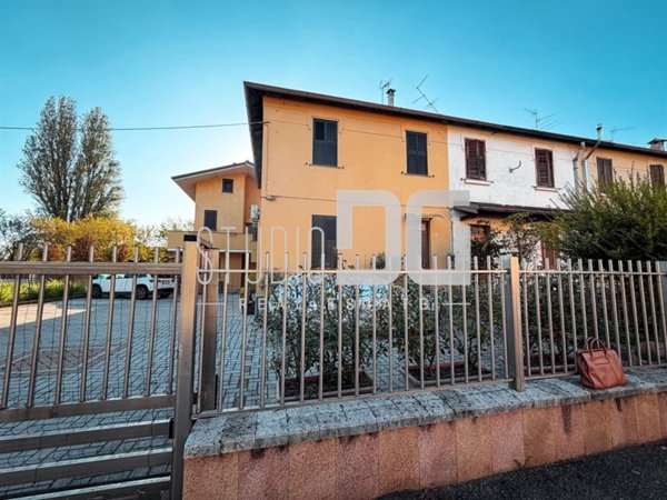 casa indipendente in vendita a Cesano Maderno in zona Cassina Savina