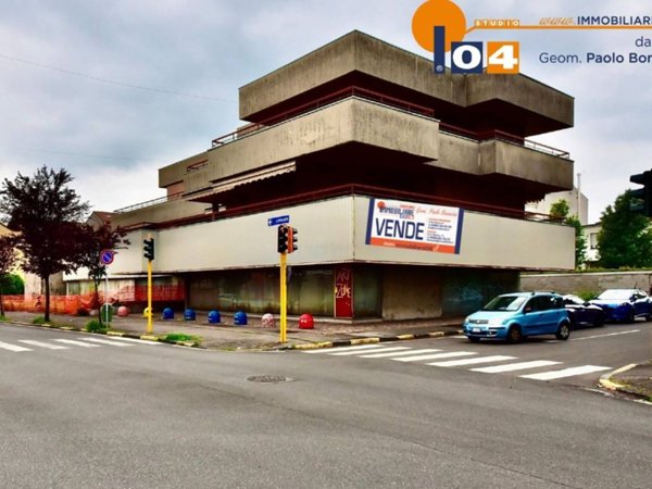intera palazzina in vendita a Cesano Maderno in zona Binzago