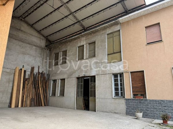 locale commerciale in vendita a Cesano Maderno in zona Cassina Savina
