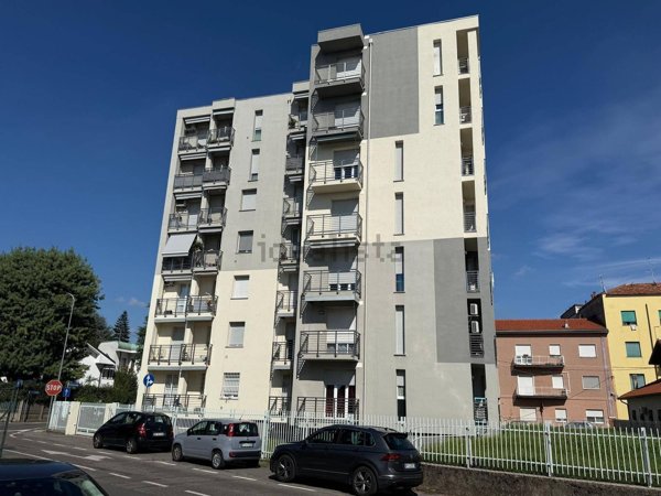 appartamento in vendita a Cesano Maderno in zona Binzago