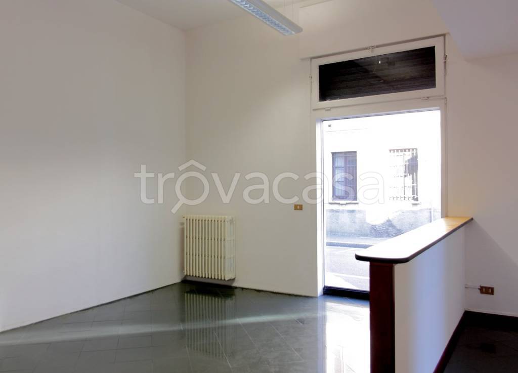 ufficio in vendita a Cesano Maderno in zona Binzago