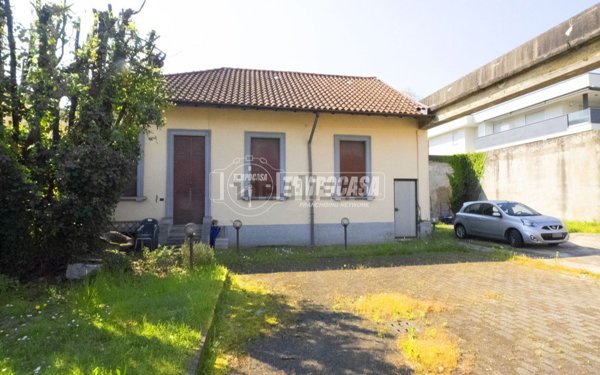casa indipendente in vendita a Cesano Maderno in zona Cassina Savina