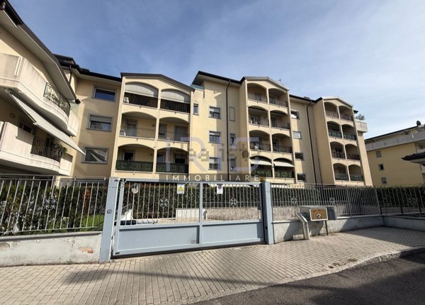 appartamento in vendita a Cesano Maderno in zona Cassina Savina