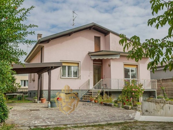 casa indipendente in vendita a Cesano Maderno in zona Cassina Savina