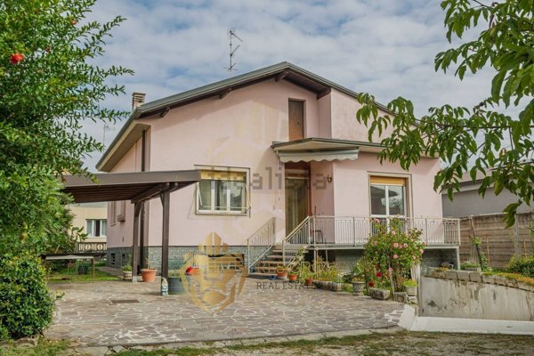 casa indipendente in vendita a Cesano Maderno in zona Cassina Savina