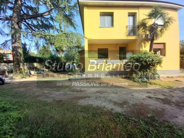 appartamento in vendita a Cesano Maderno in zona Binzago