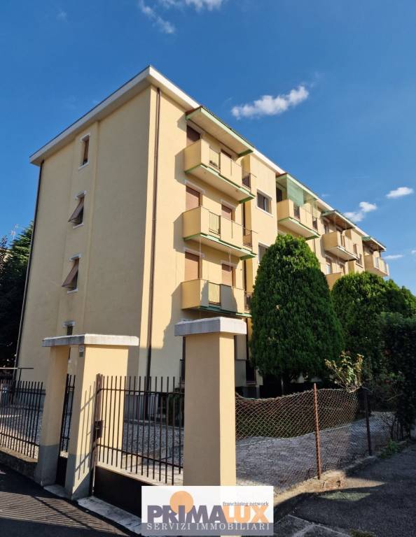 appartamento in vendita a Cesano Maderno in zona Binzago