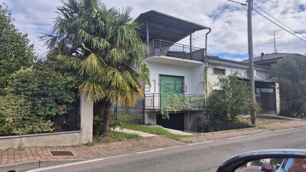casa indipendente in vendita a Cesano Maderno in zona Cassina Savina