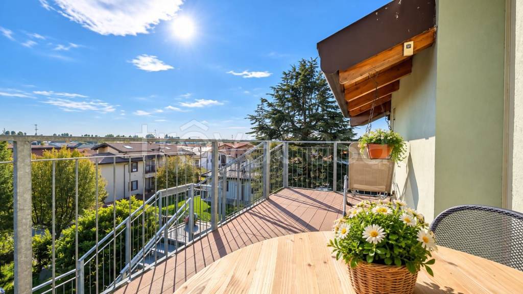 appartamento in vendita a Cesano Maderno in zona Binzago