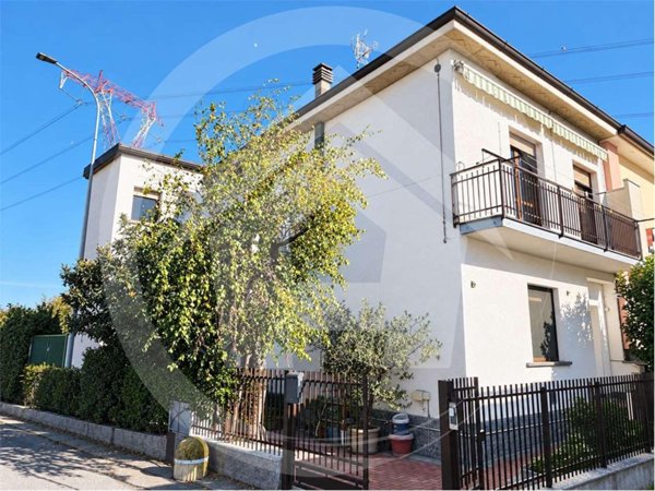 casa indipendente in vendita a Cesano Maderno in zona Binzago