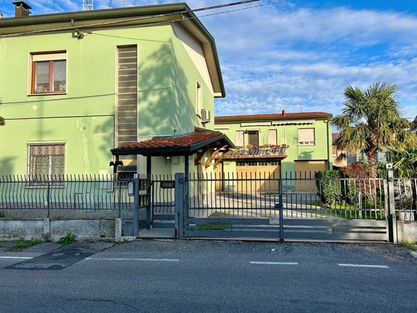 appartamento in vendita a Cesano Maderno in zona Binzago