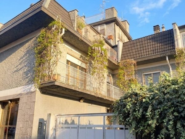 casa indipendente in vendita a Cesano Maderno in zona Binzago