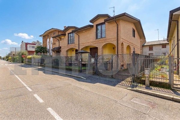casa indipendente in vendita a Cesano Maderno in zona Cassina Savina