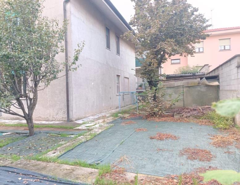 casa indipendente in vendita a Cogliate
