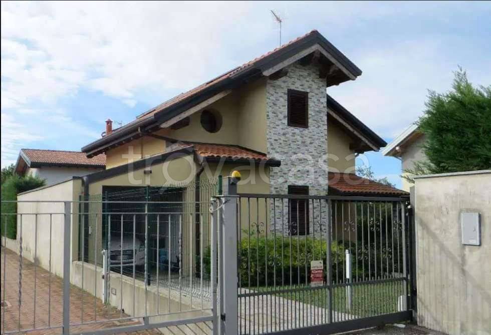 casa indipendente in vendita a Cogliate