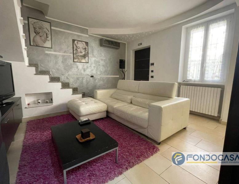 casa indipendente in vendita a Cogliate