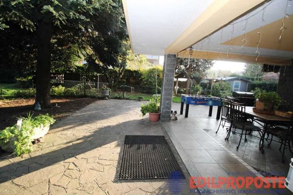 casa indipendente in vendita a Cogliate