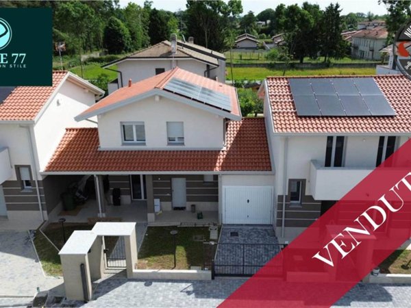 casa indipendente in vendita a Cogliate