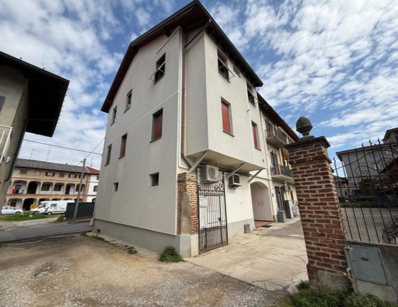 negozio in vendita a Cogliate