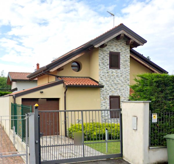 casa indipendente in vendita a Cogliate
