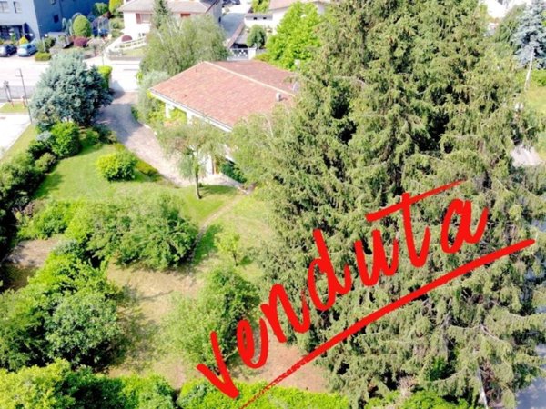casa indipendente in vendita a Cogliate