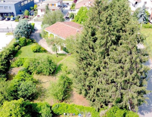 casa indipendente in vendita a Cogliate