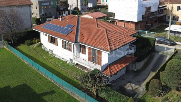 casa indipendente in vendita a Cogliate